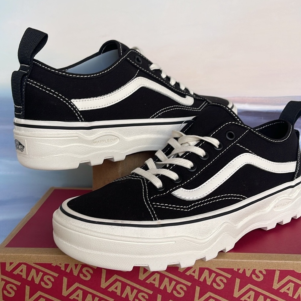 Vans WMNS Sentry Old Skool (Canvas) Black/Marshmallow
VN0A5KR3VQE
Sneakers - Picture 9 of 16